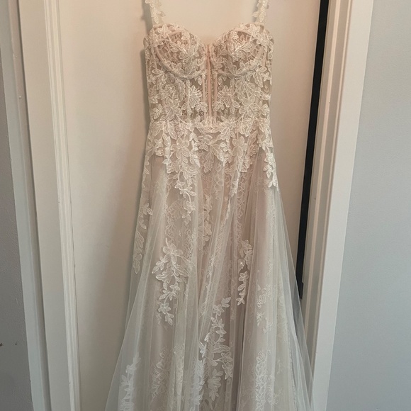 Lillian west wedding dress - Picture 8 of 8